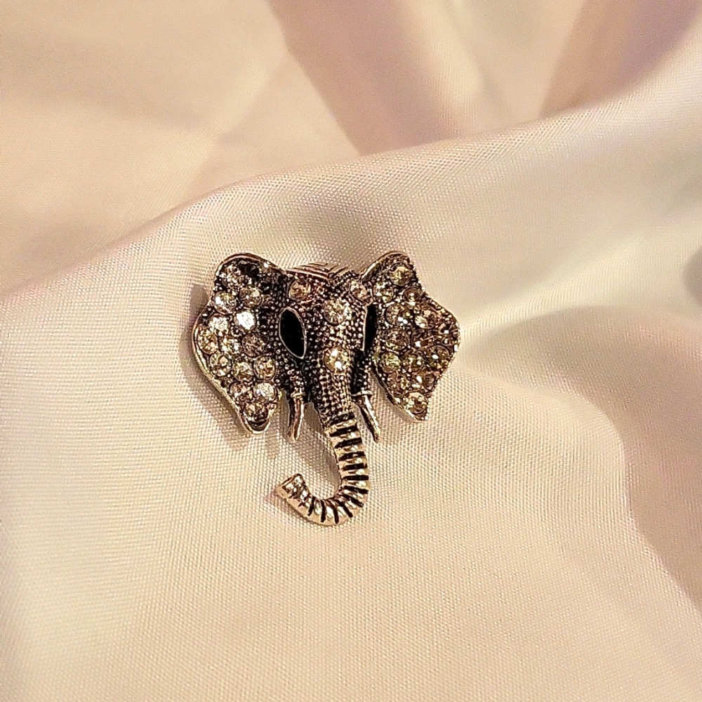 *CLOSING 5/18* Elephant brooch.